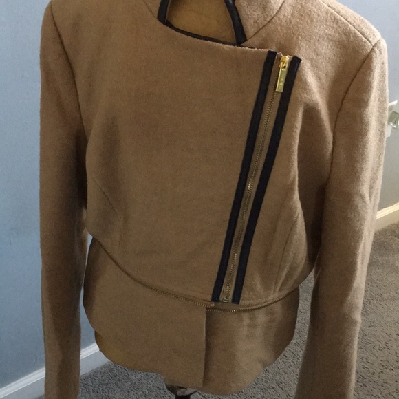 Reattachable Jacket - Picture 7 of 14